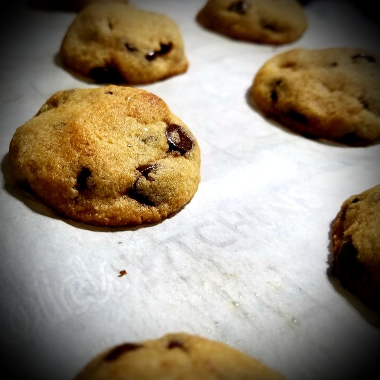 Keto Chocolate Chip Cookies